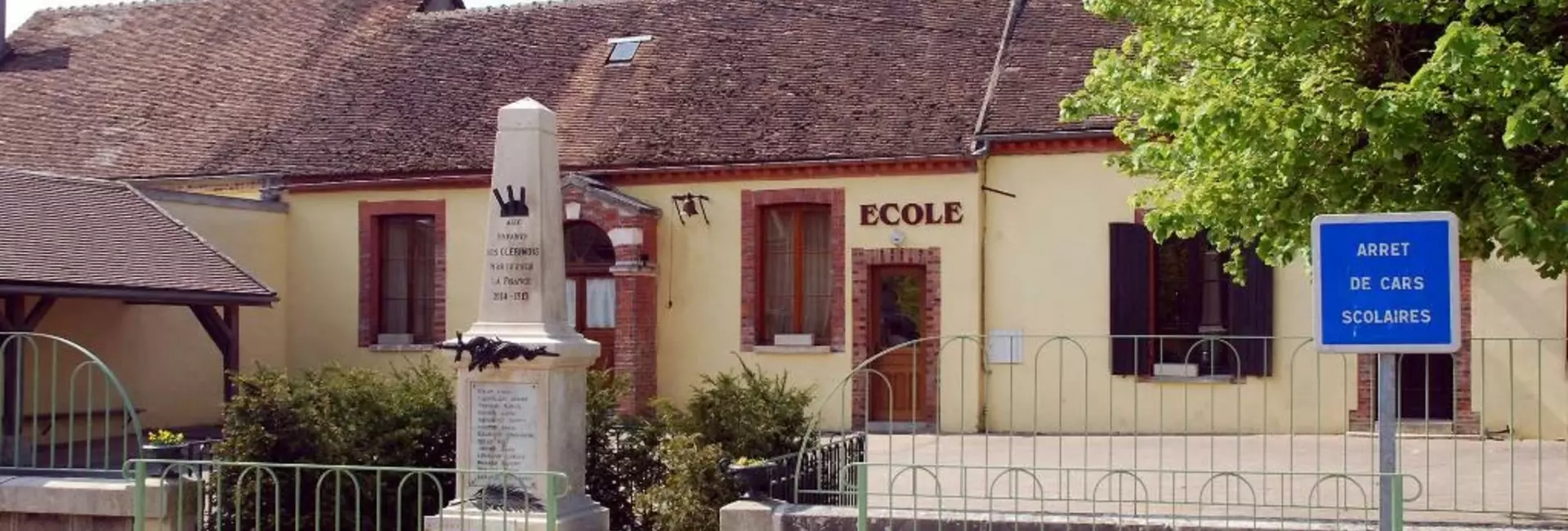 L'école primaire de la commune Les Clérimois (89) Yonne